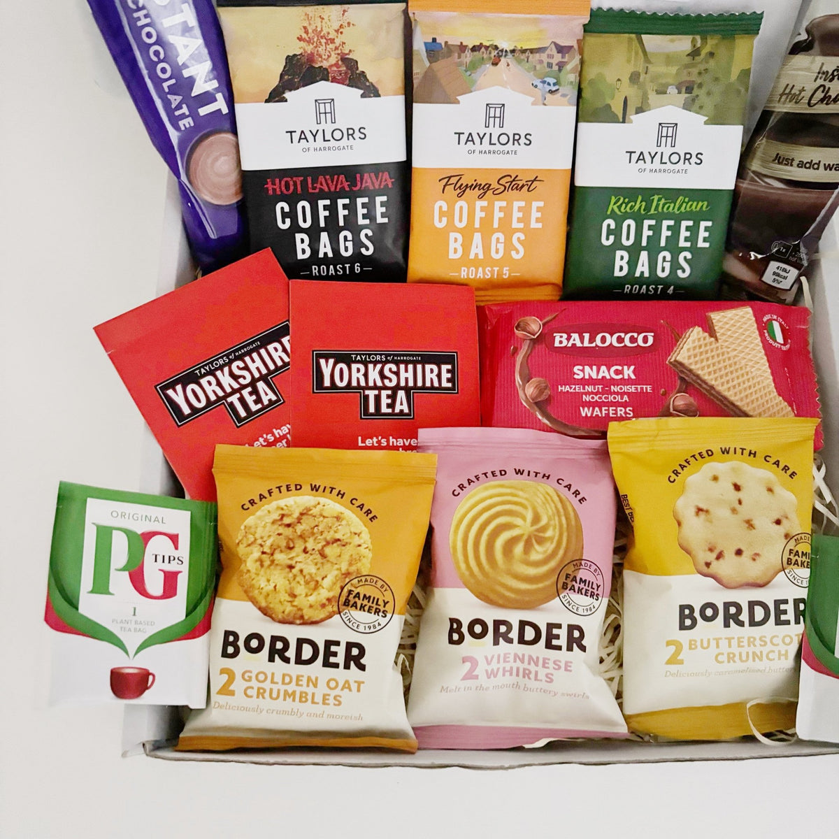 Christmas Gifts for Coffee Lovers – Tea, Hot Chocolate & Biscuit Hamper - WahooGifts